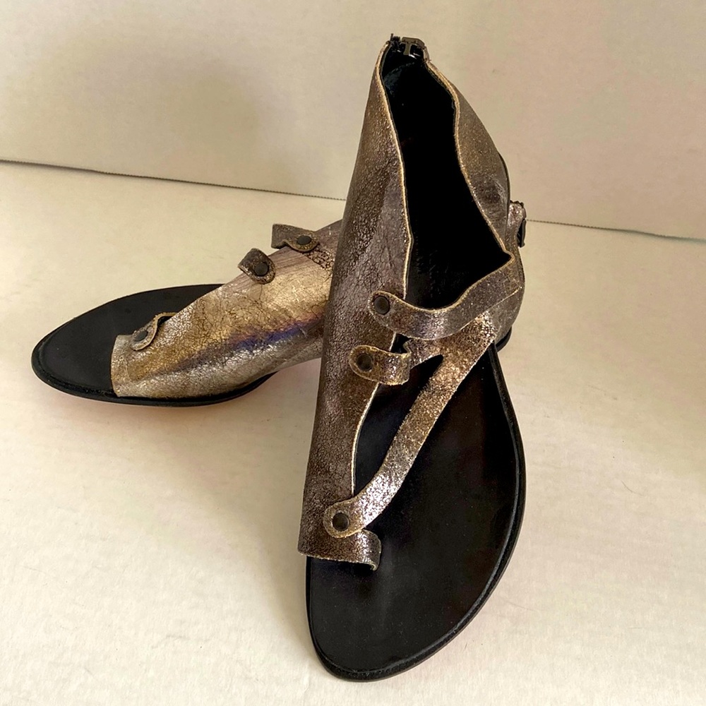 NEW Cydwoq HANDMADE leather silver sandals. Vintage. Size 37.